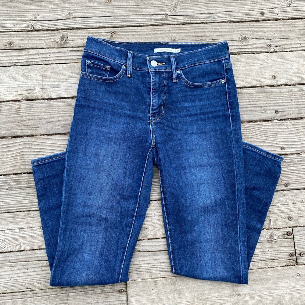 Levi’s 311 shaping skinny jeans size 26,  27” inseam